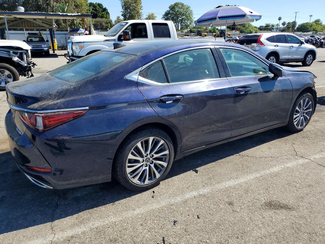 2019 LEXUS ES350