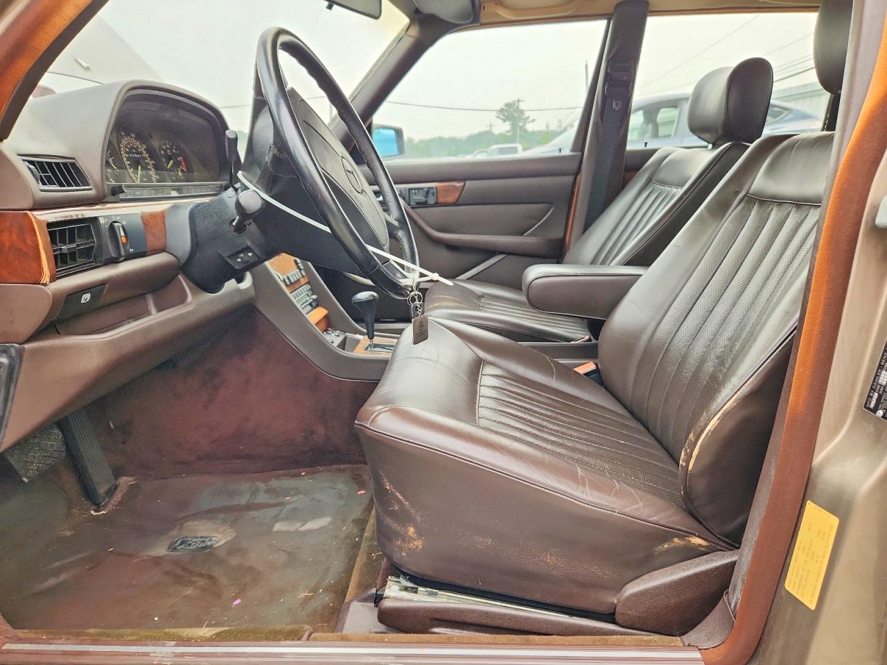 1987 MERCEDES-BENZ 560-CLASS