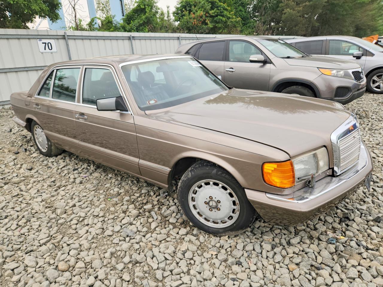1987 MERCEDES-BENZ 560-CLASS