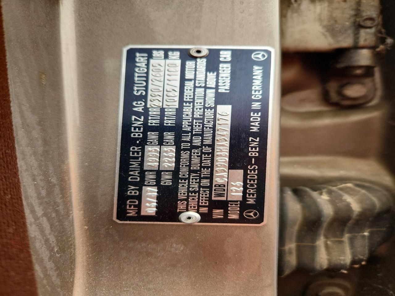 1987 MERCEDES-BENZ 560-CLASS