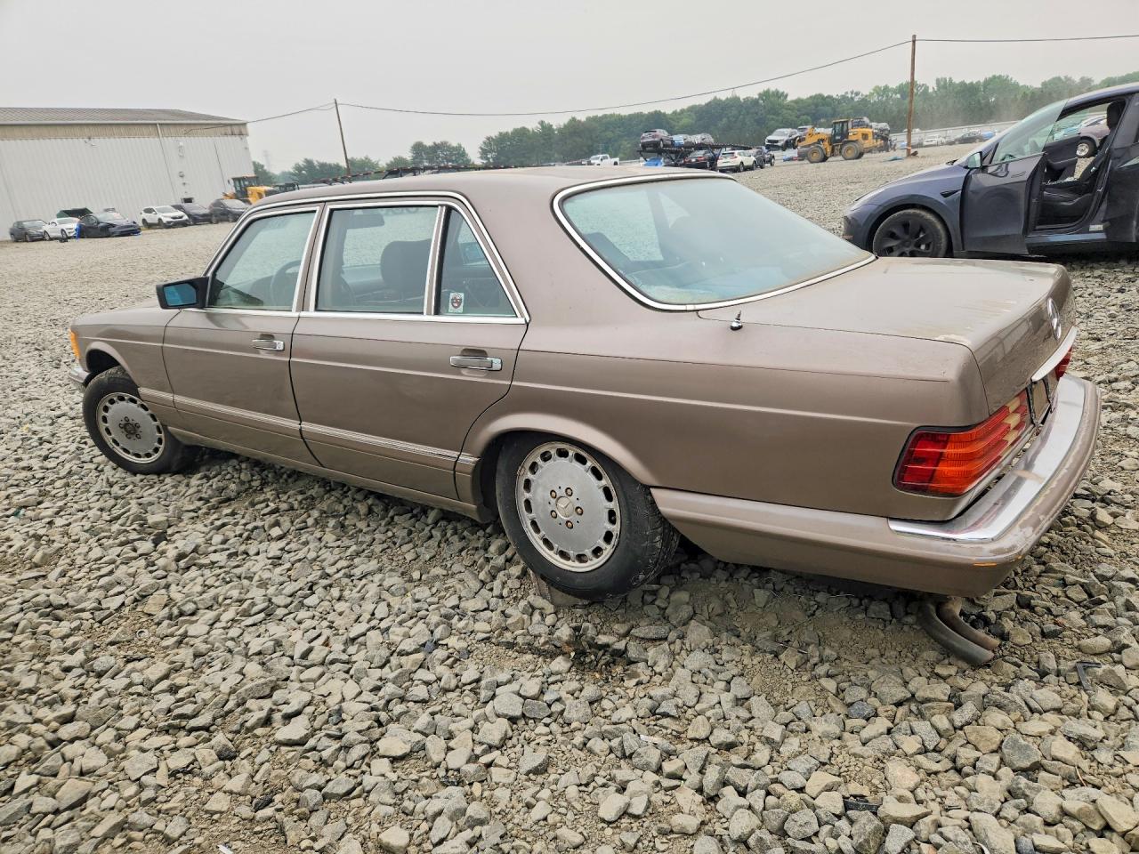 1987 MERCEDES-BENZ 560-CLASS