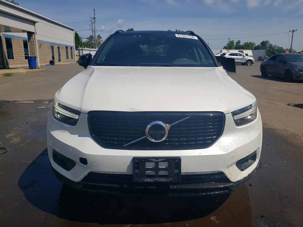 2022 VOLVO XC40