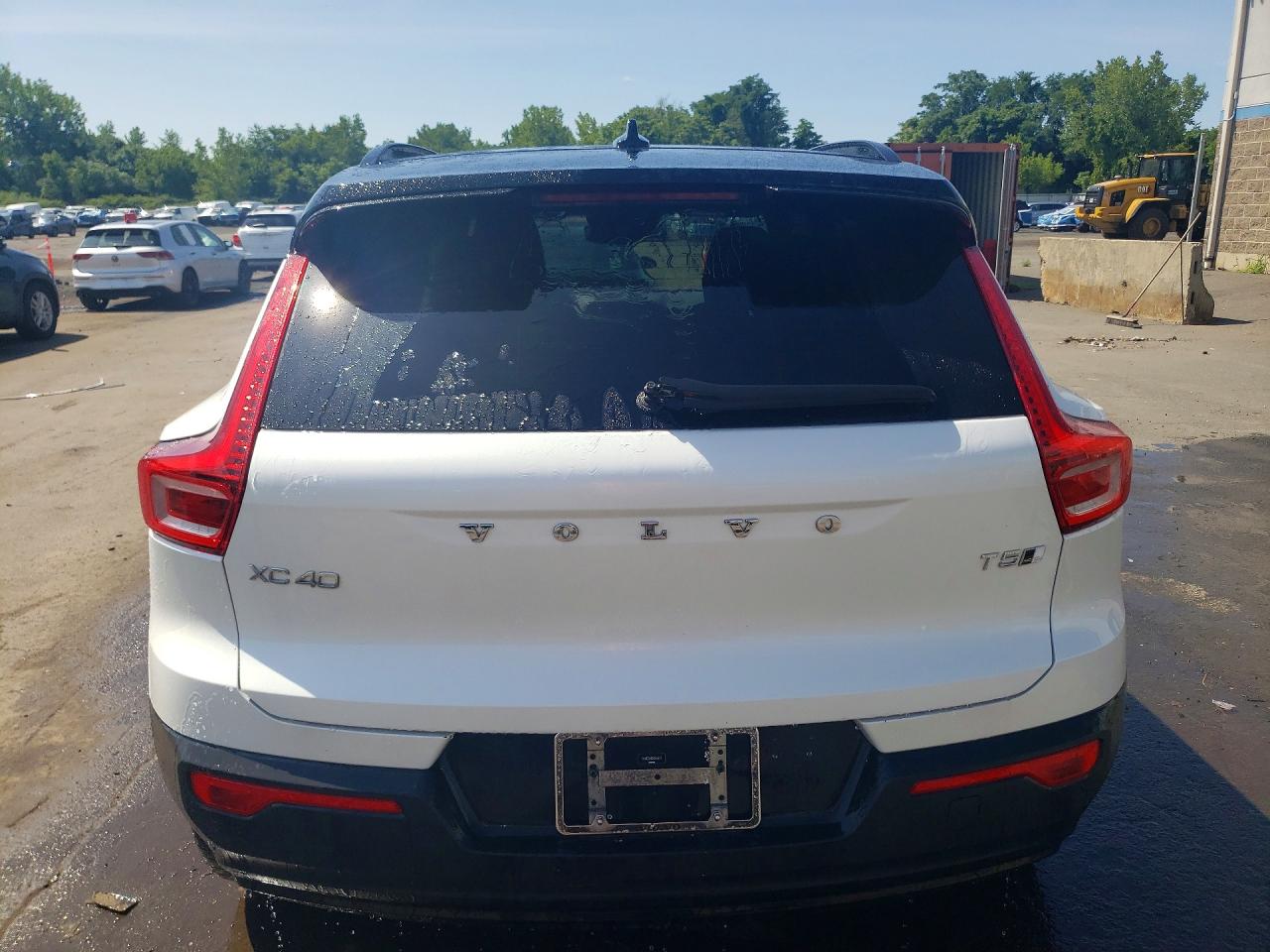 2022 VOLVO XC40