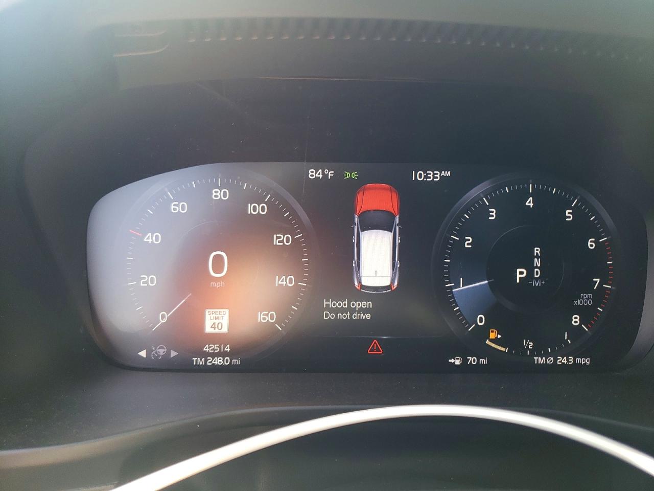 2022 VOLVO XC40