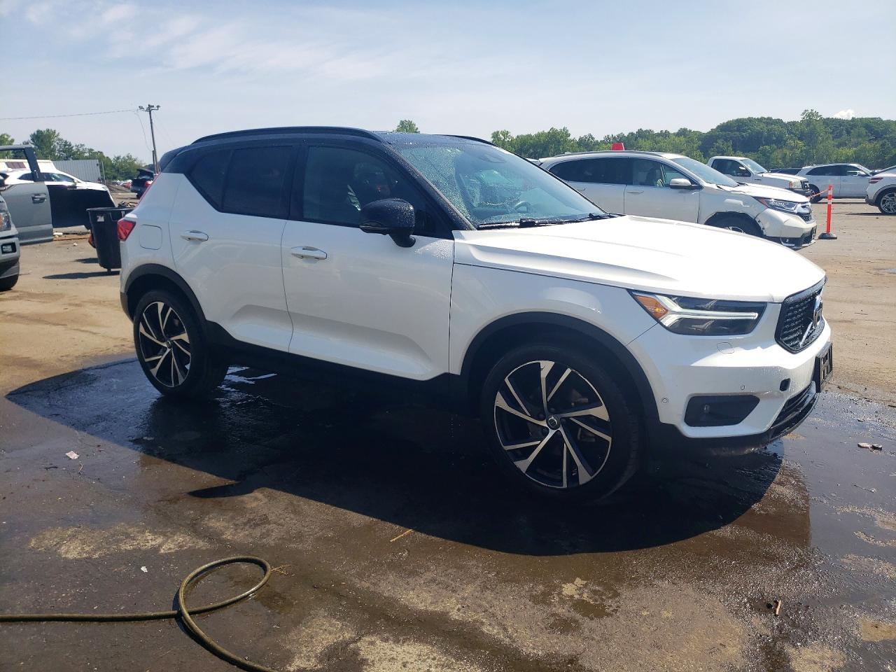 2022 VOLVO XC40