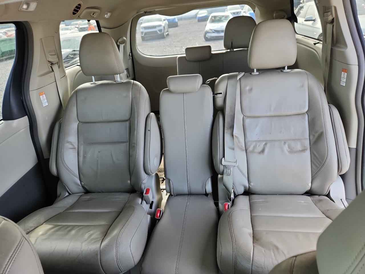 2016 TOYOTA SIENNA