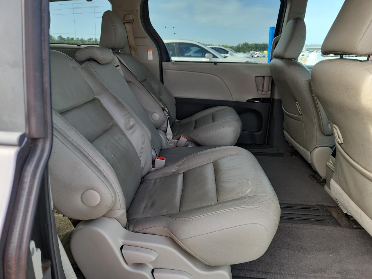 2016 TOYOTA SIENNA