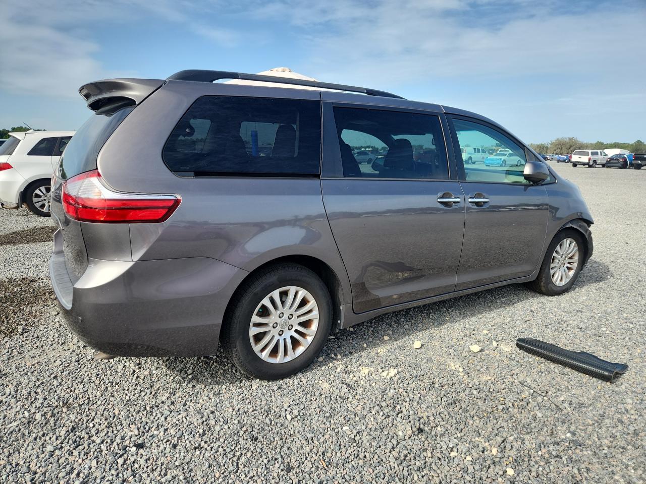 2016 TOYOTA SIENNA