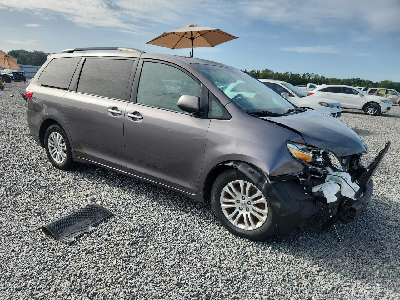 2016 TOYOTA SIENNA