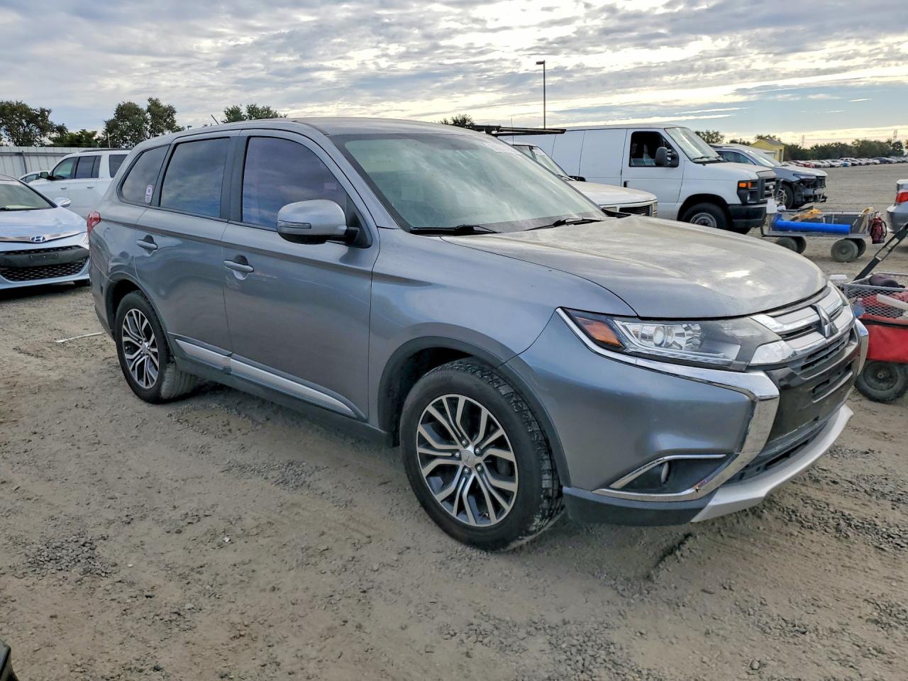 2016 MITSUBISHI OUTLANDER