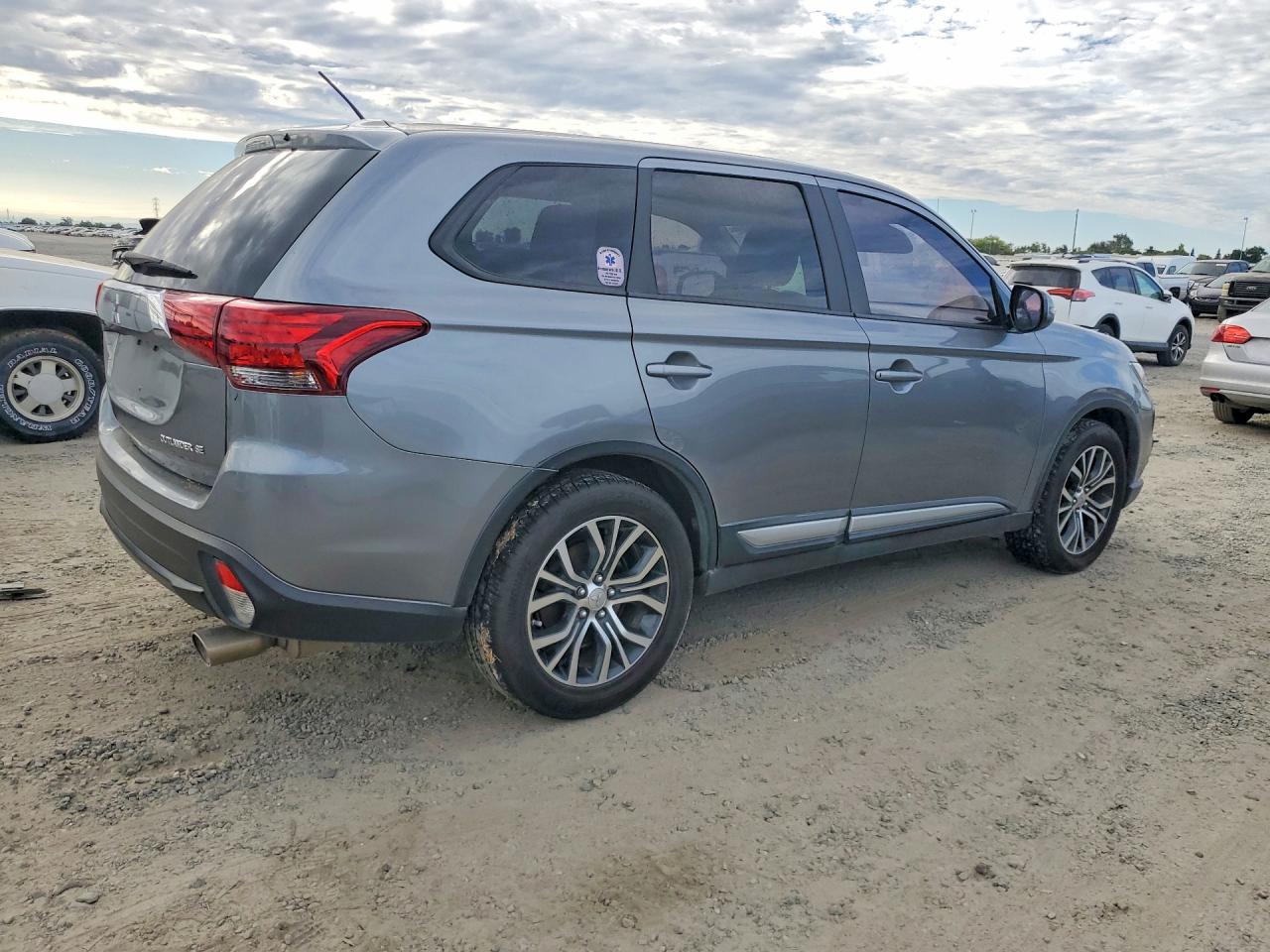 2016 MITSUBISHI OUTLANDER