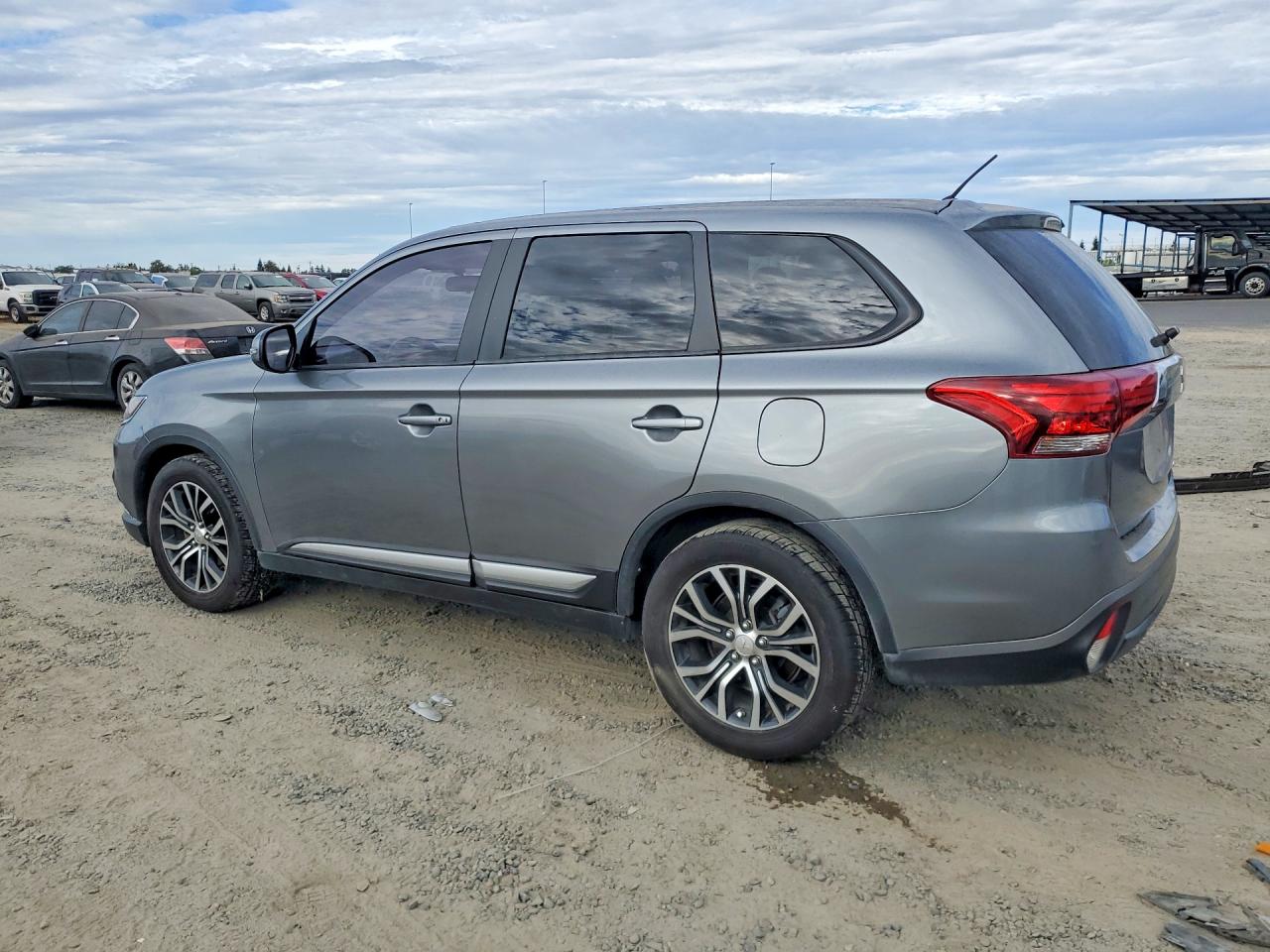 2016 MITSUBISHI OUTLANDER