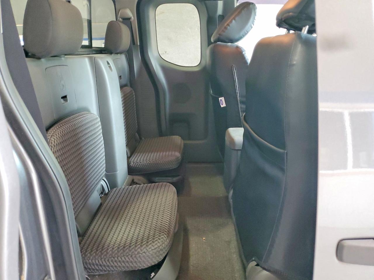 2016 NISSAN FRONTIER