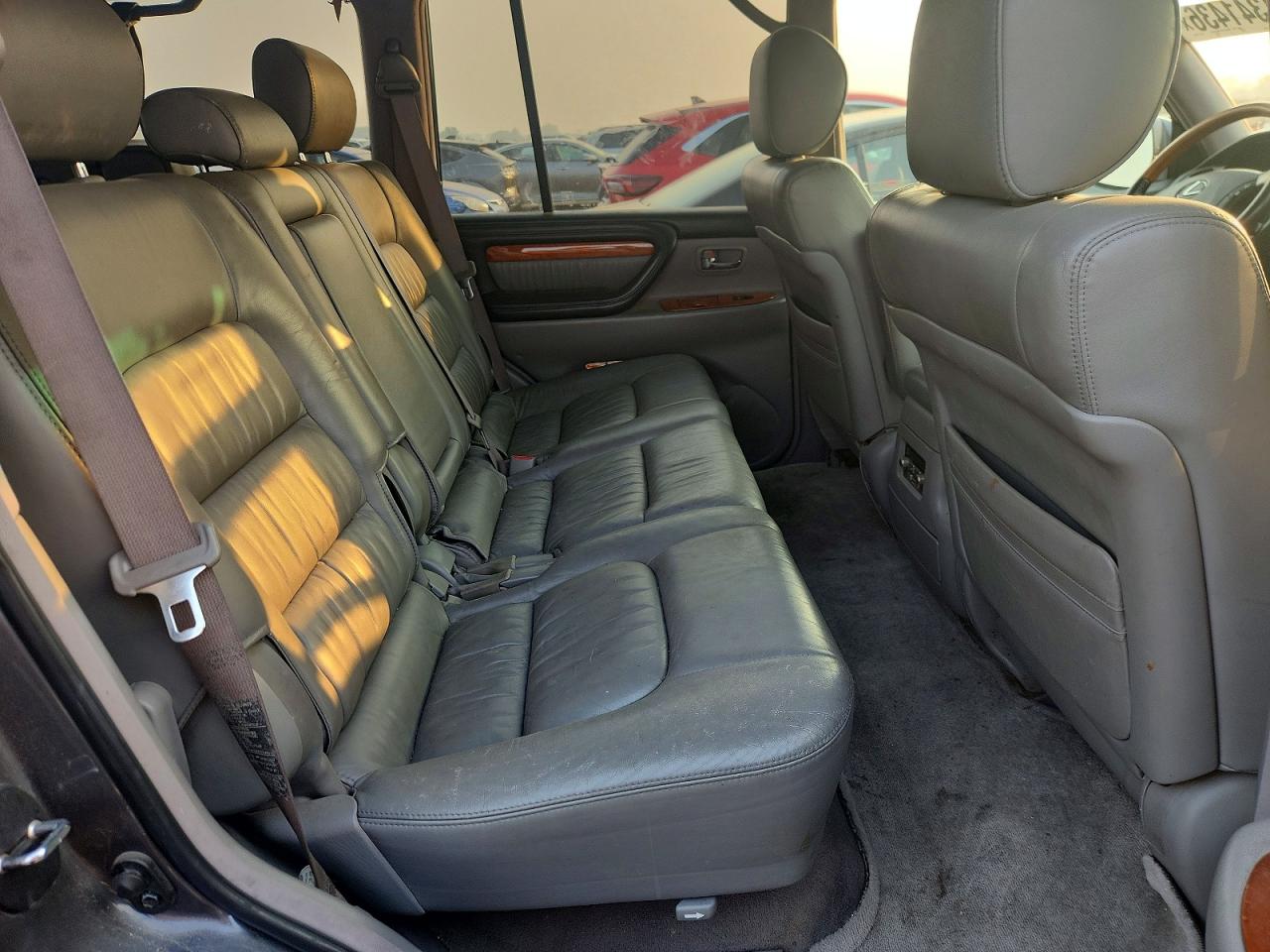 2005 LEXUS LX470