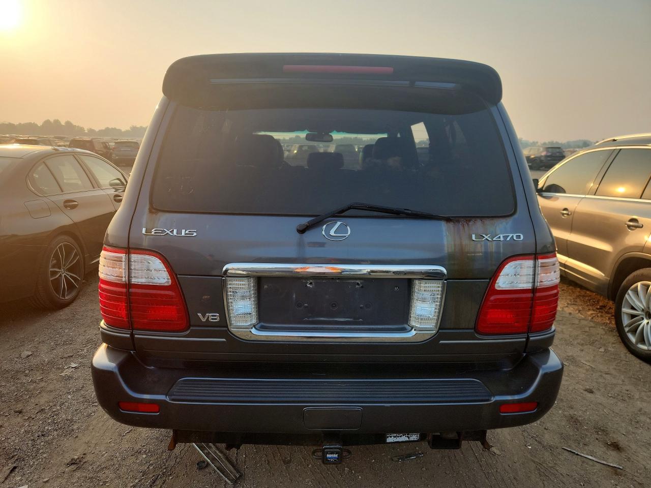 2005 LEXUS LX470