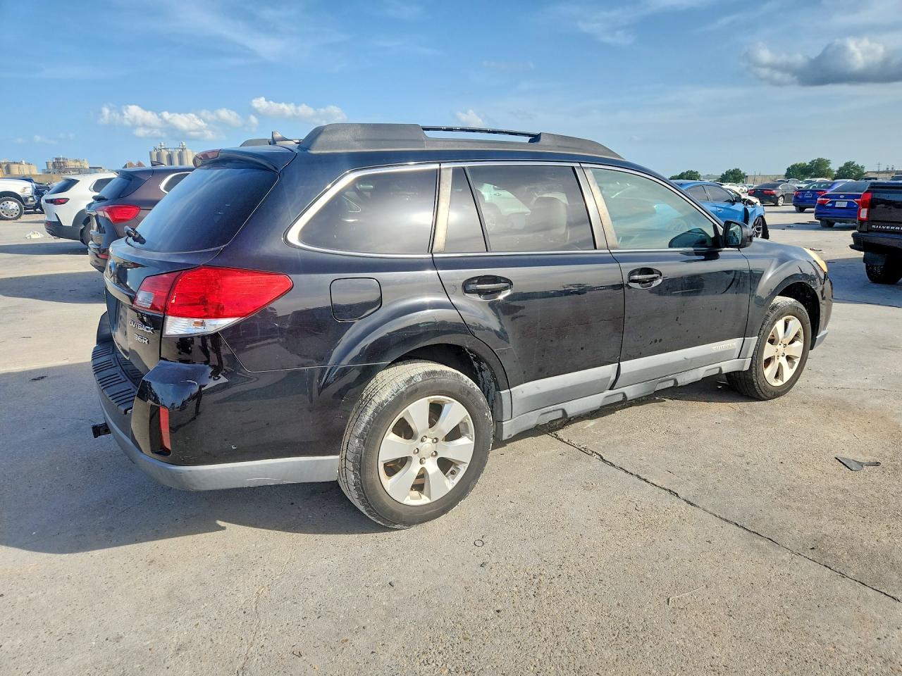 2011 SUBARU OUTBACK