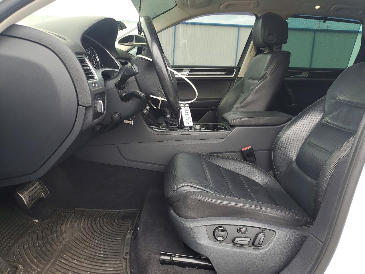 2016 VOLKSWAGEN TOUAREG