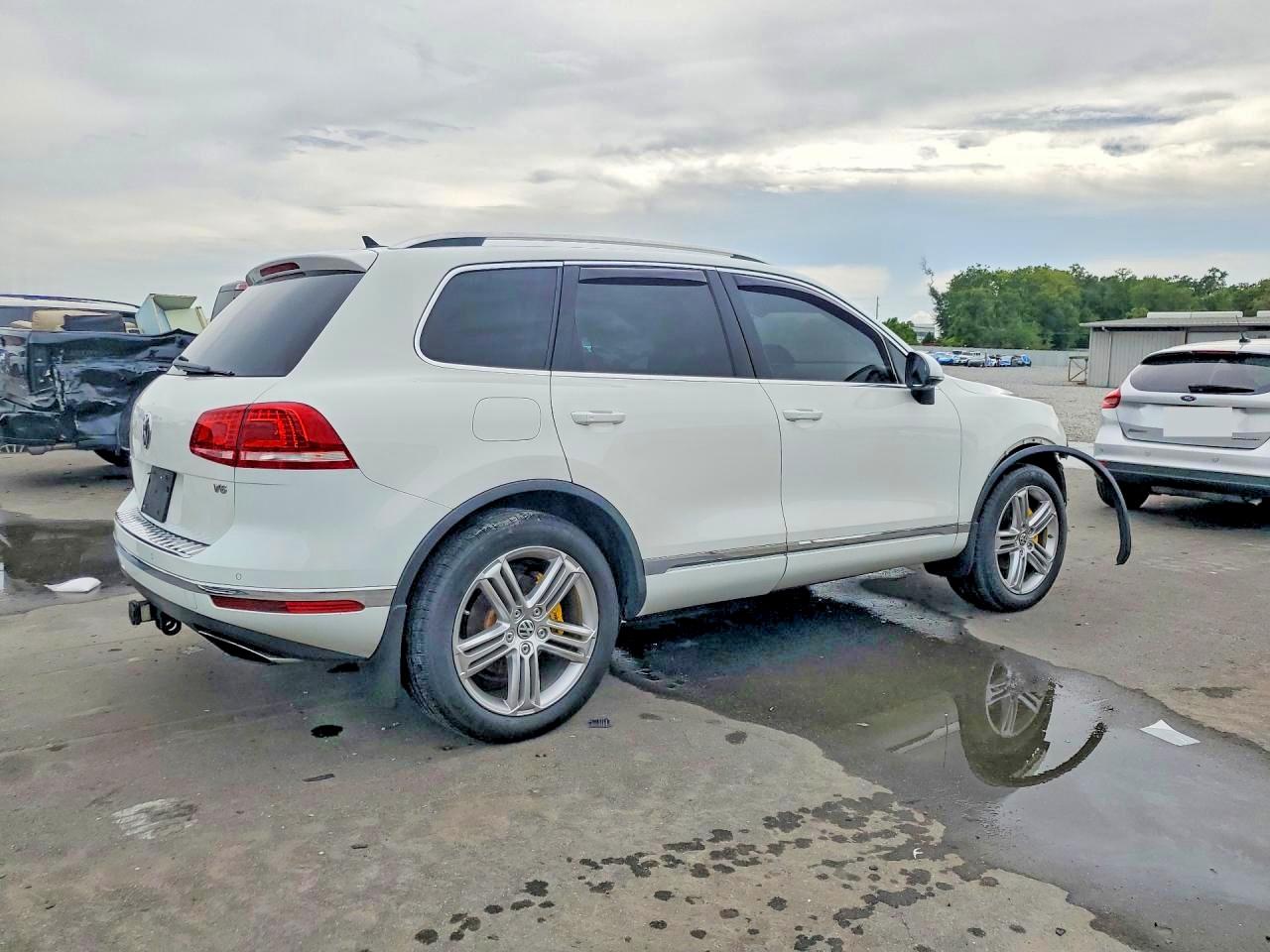 2016 VOLKSWAGEN TOUAREG