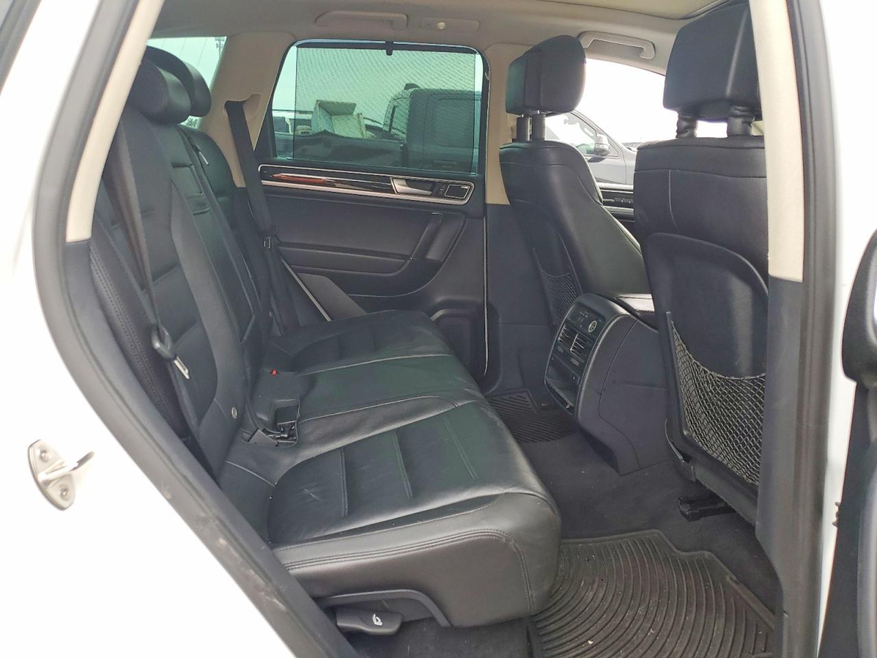 2016 VOLKSWAGEN TOUAREG