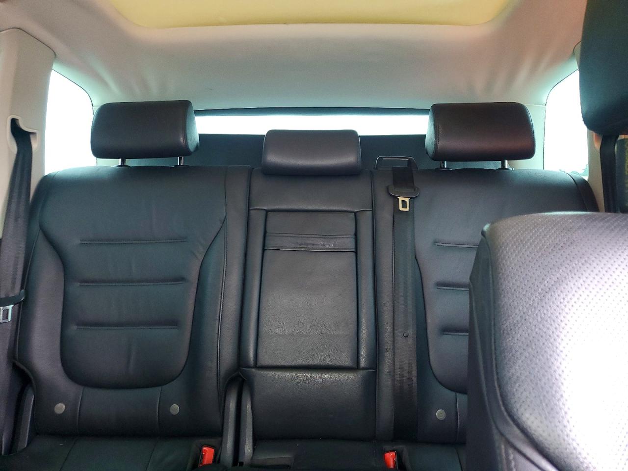 2016 VOLKSWAGEN TOUAREG
