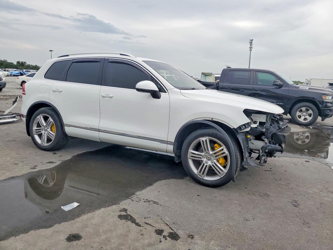 2016 VOLKSWAGEN TOUAREG