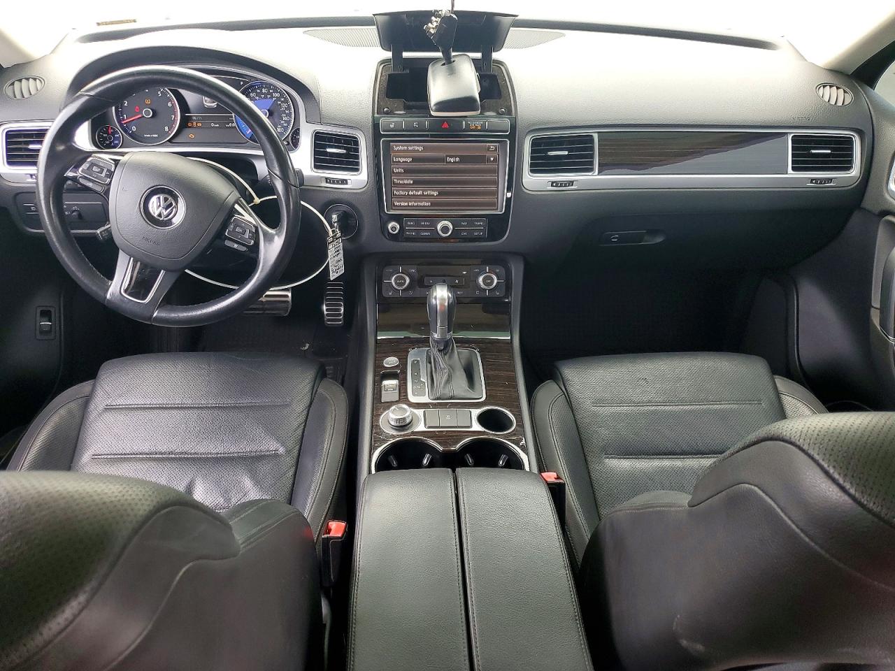 2016 VOLKSWAGEN TOUAREG
