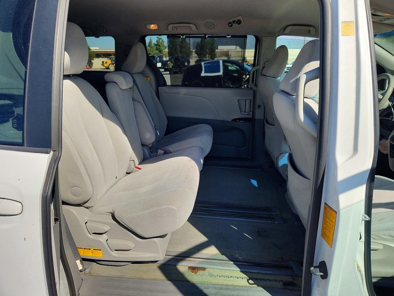2011 TOYOTA SIENNA