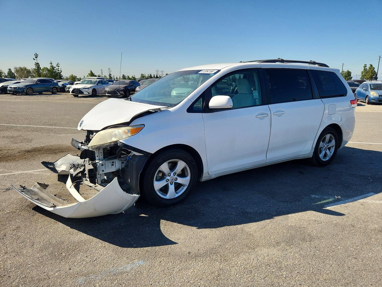 2011 TOYOTA SIENNA