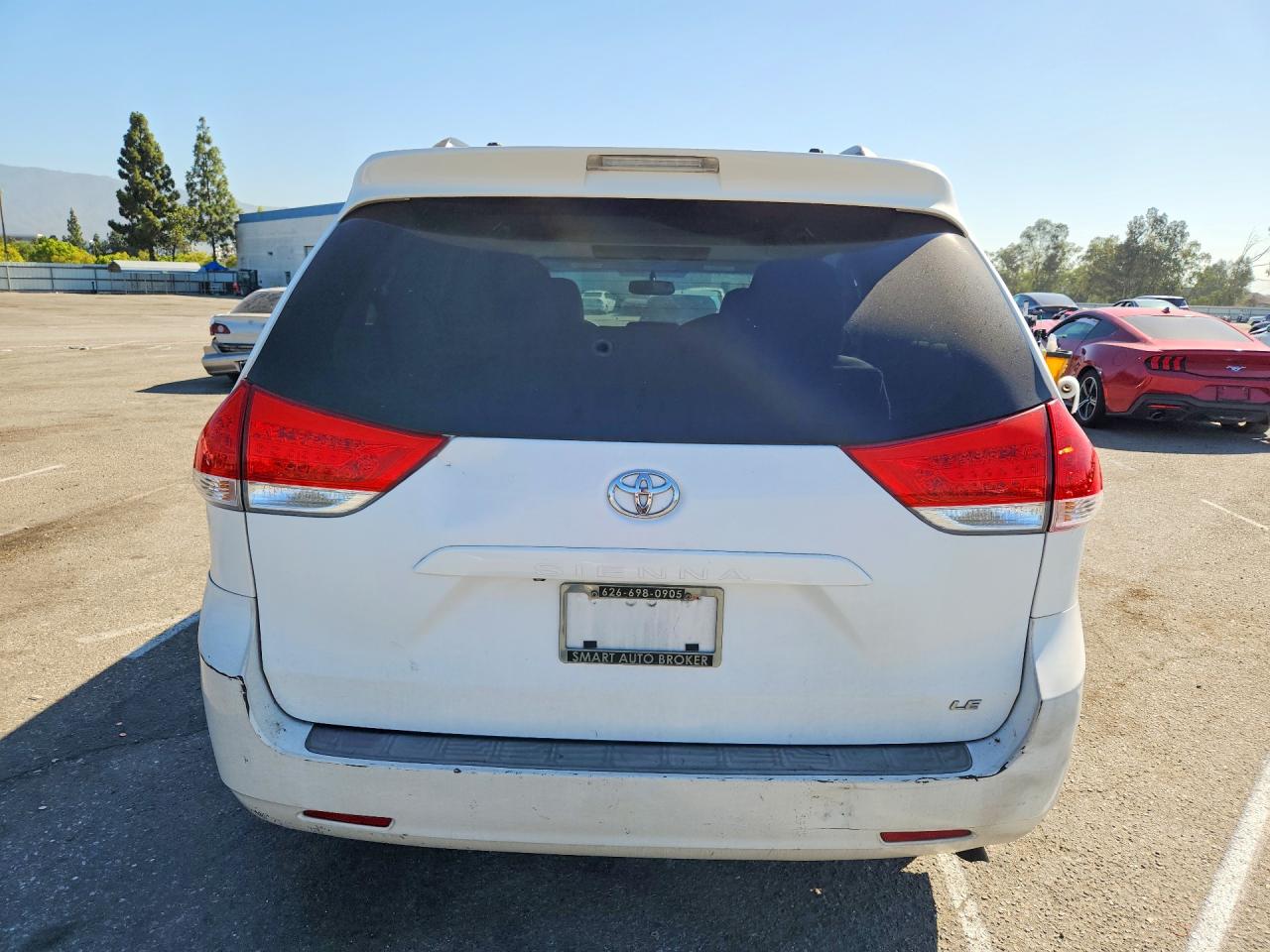 2011 TOYOTA SIENNA
