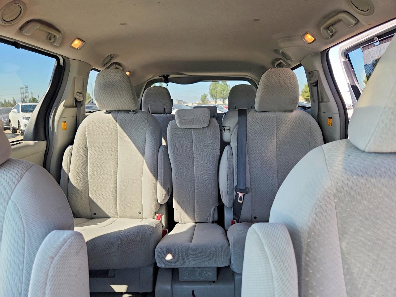 2011 TOYOTA SIENNA