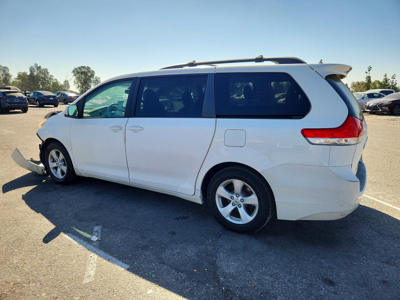 2011 TOYOTA SIENNA