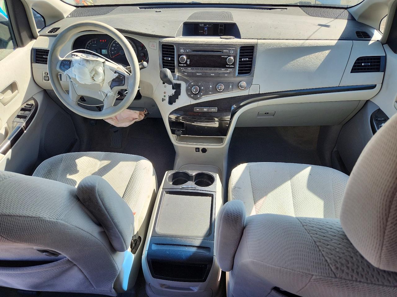 2011 TOYOTA SIENNA