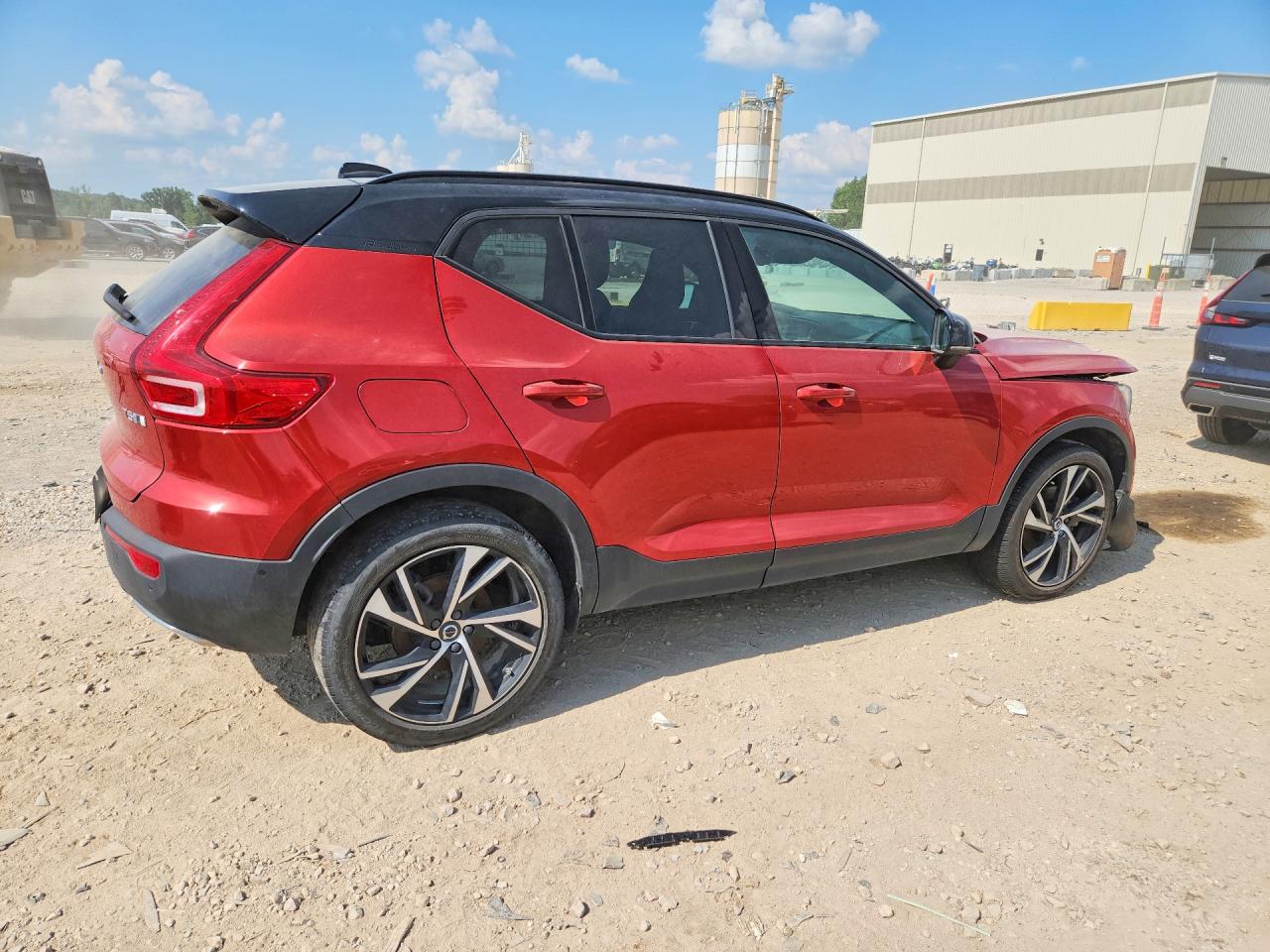 2020 VOLVO XC40