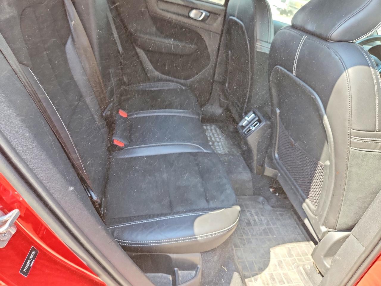 2020 VOLVO XC40