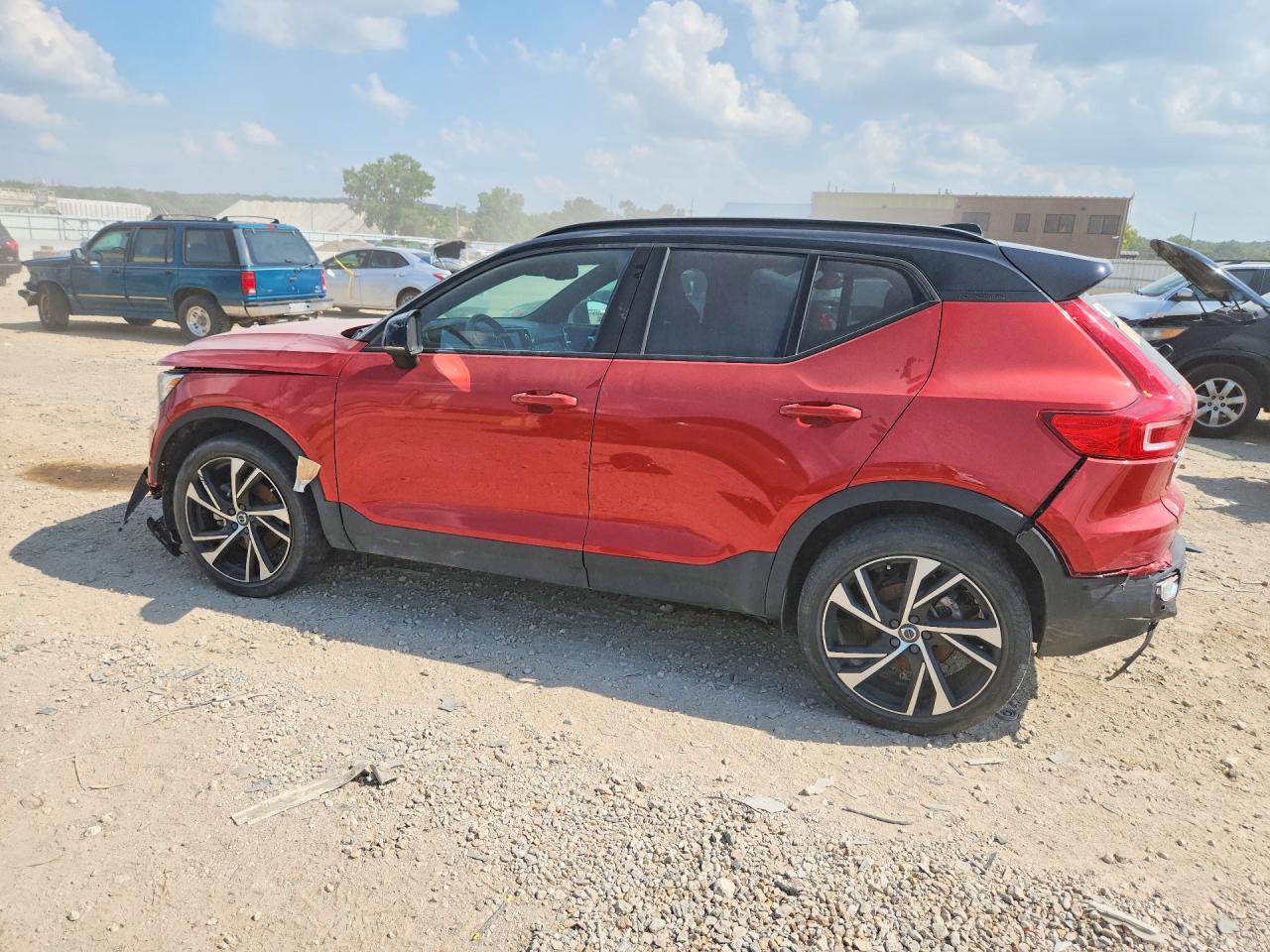 2020 VOLVO XC40