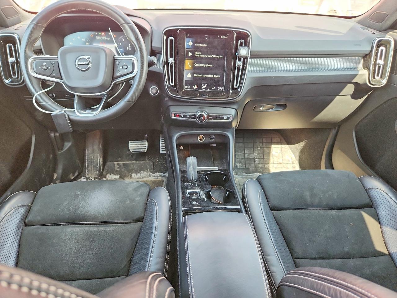 2020 VOLVO XC40