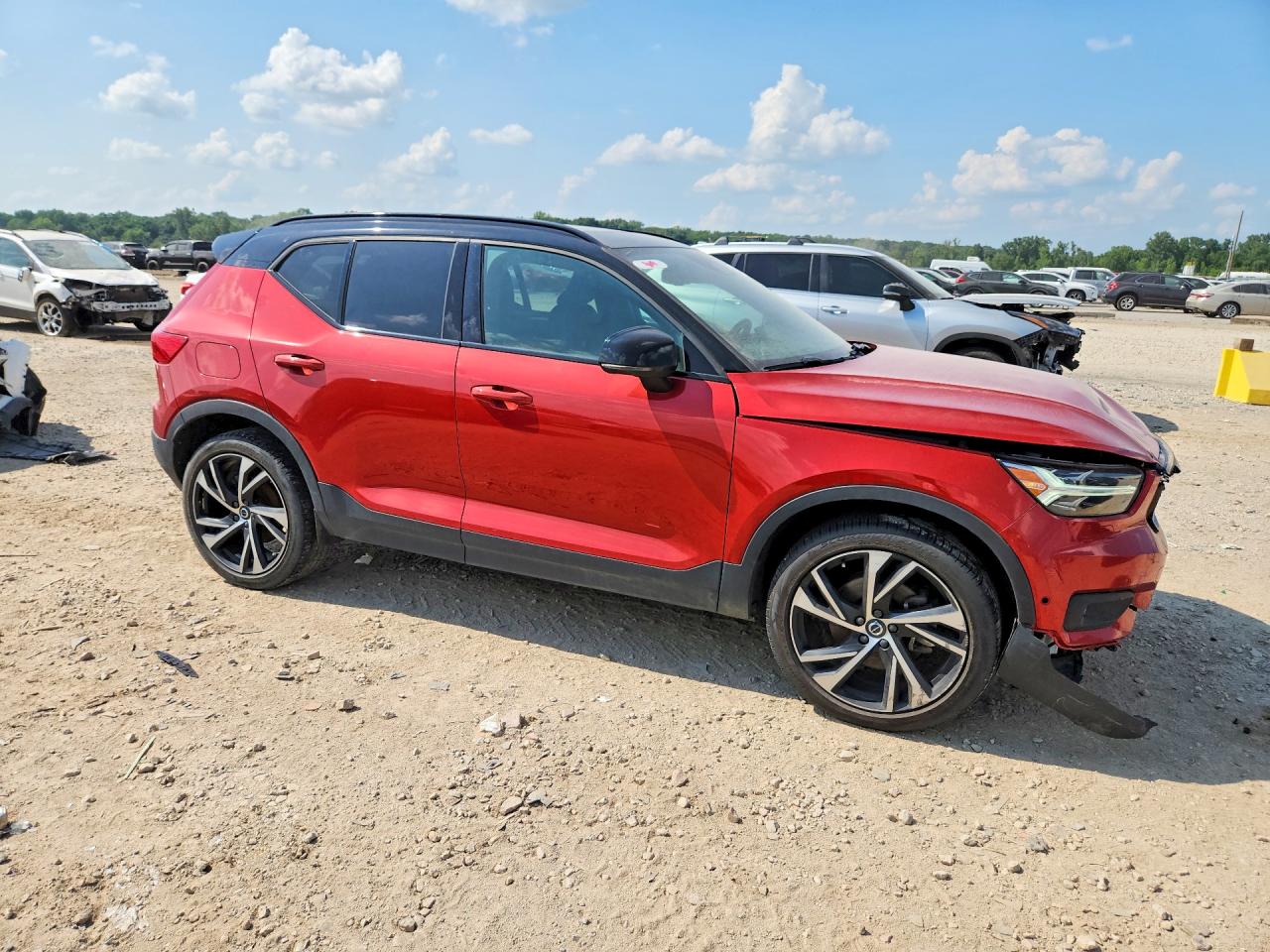 2020 VOLVO XC40