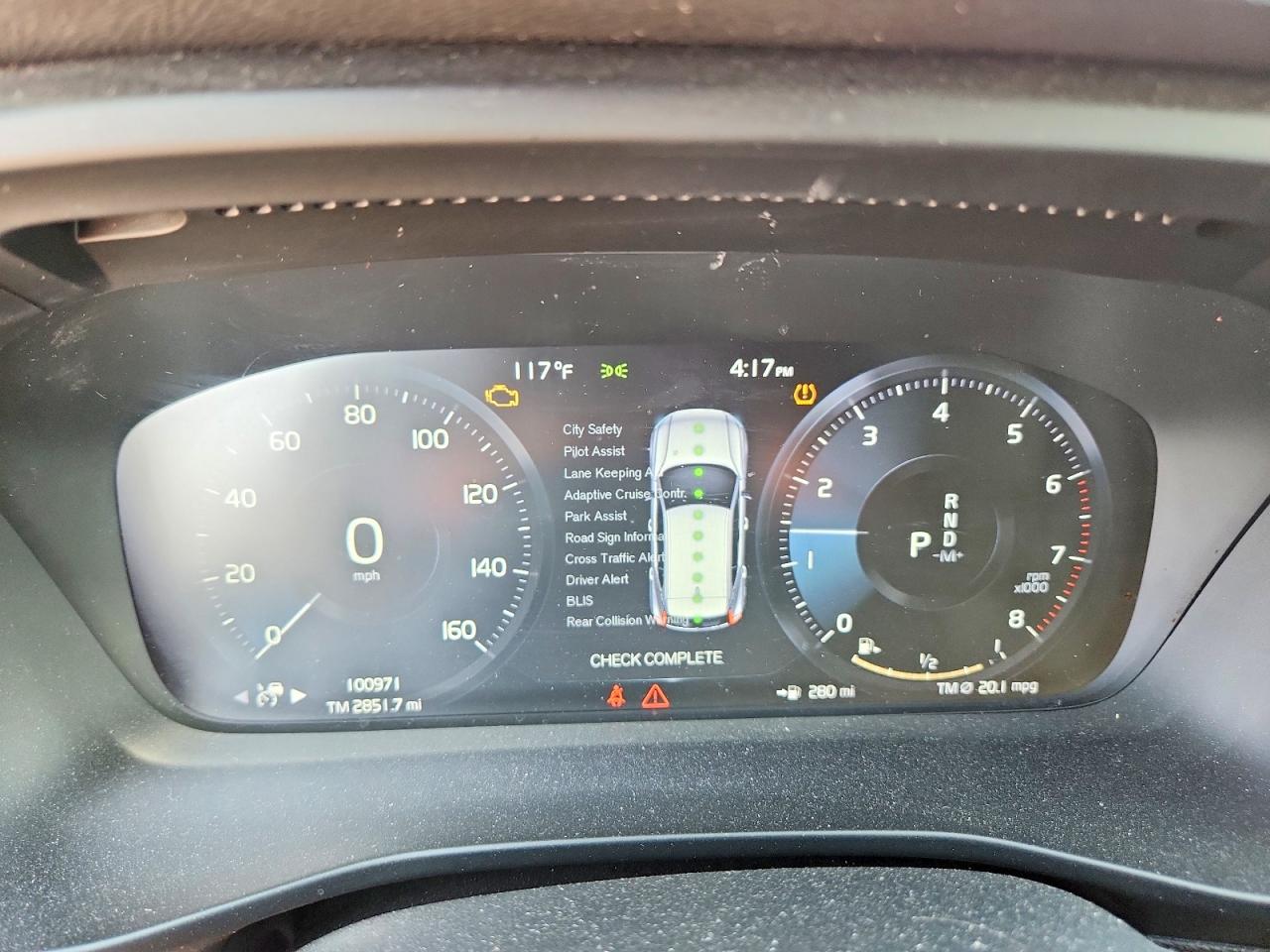 2020 VOLVO XC40