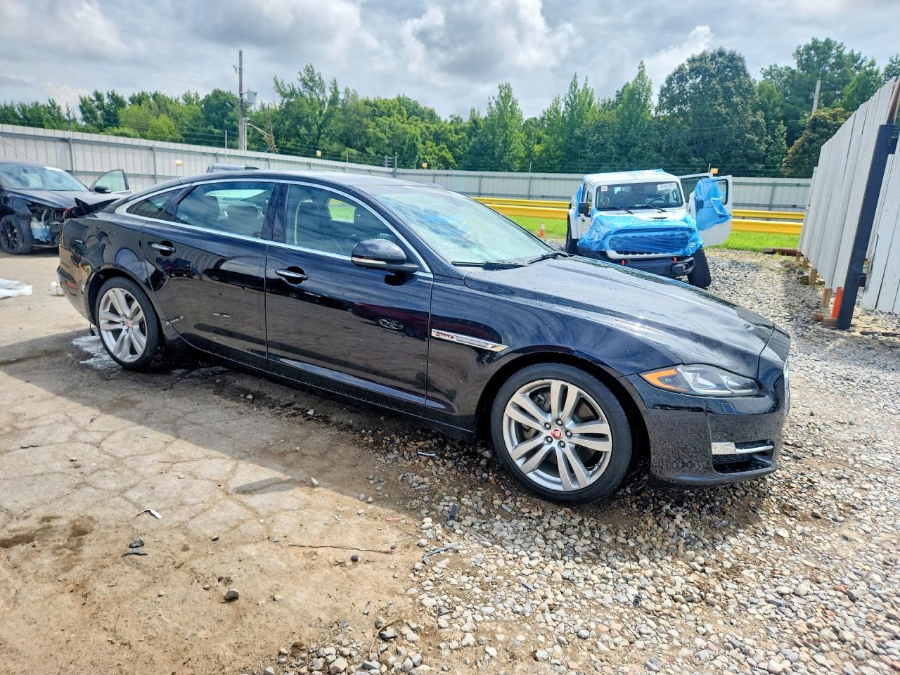 2016 JAGUAR XJ