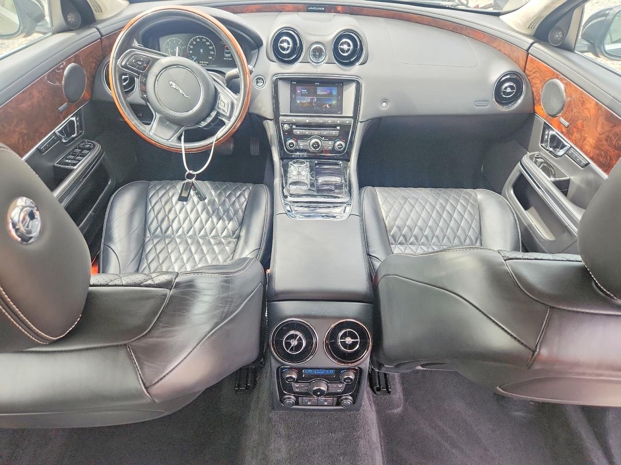 2016 JAGUAR XJ