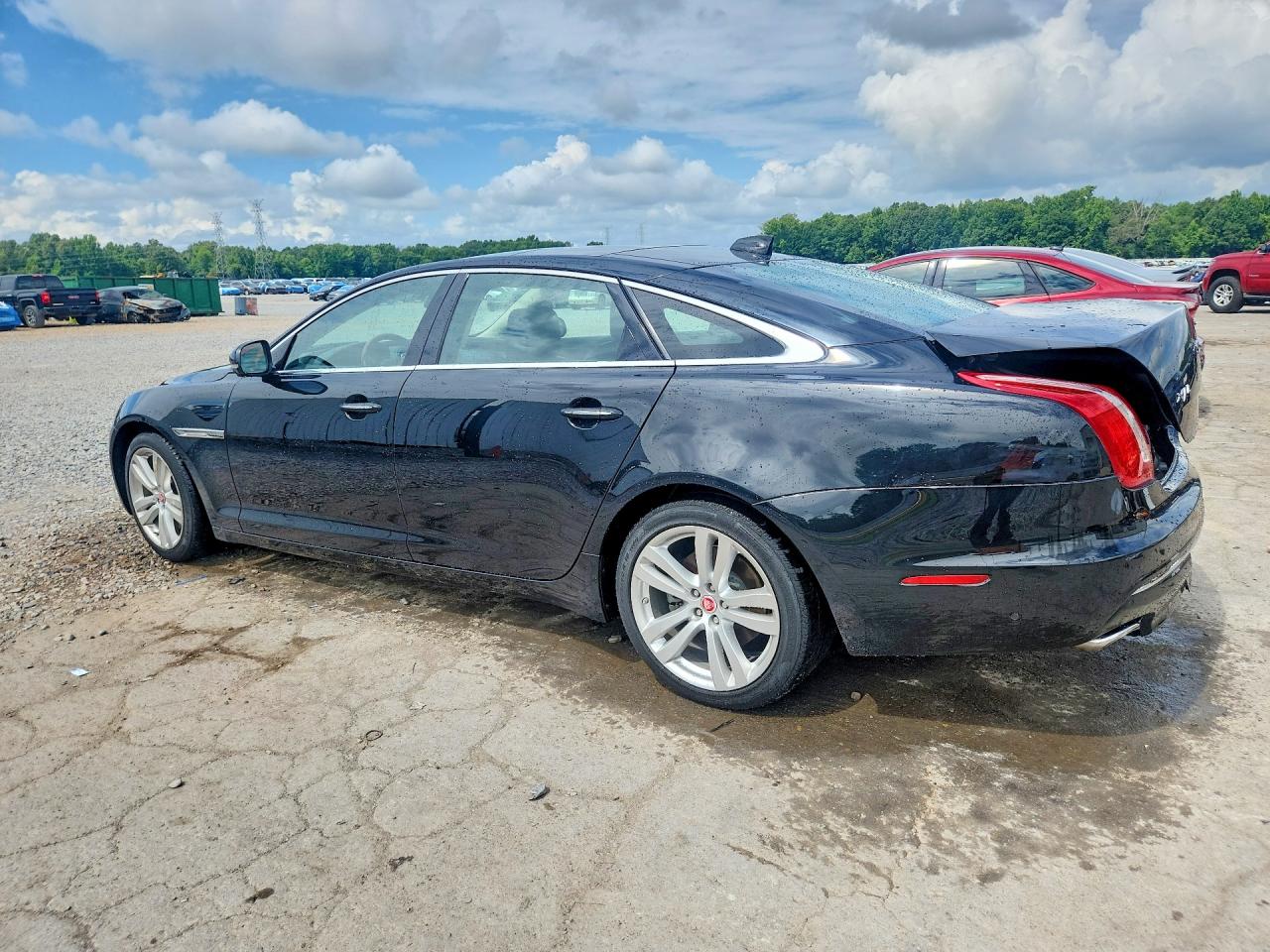 2016 JAGUAR XJ