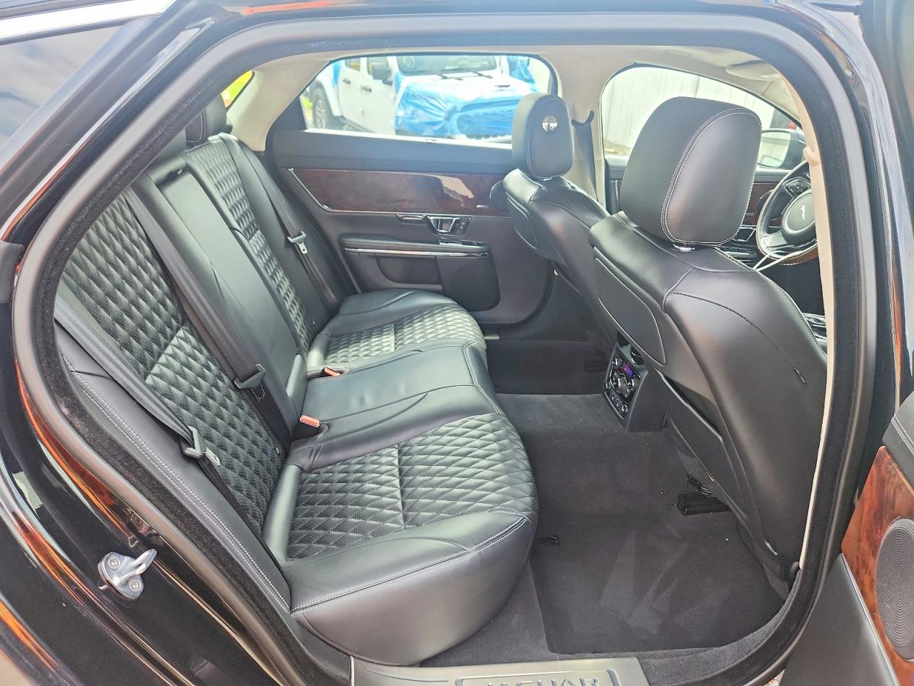 2016 JAGUAR XJ