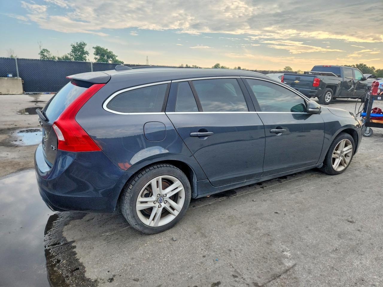 2015 VOLVO V60