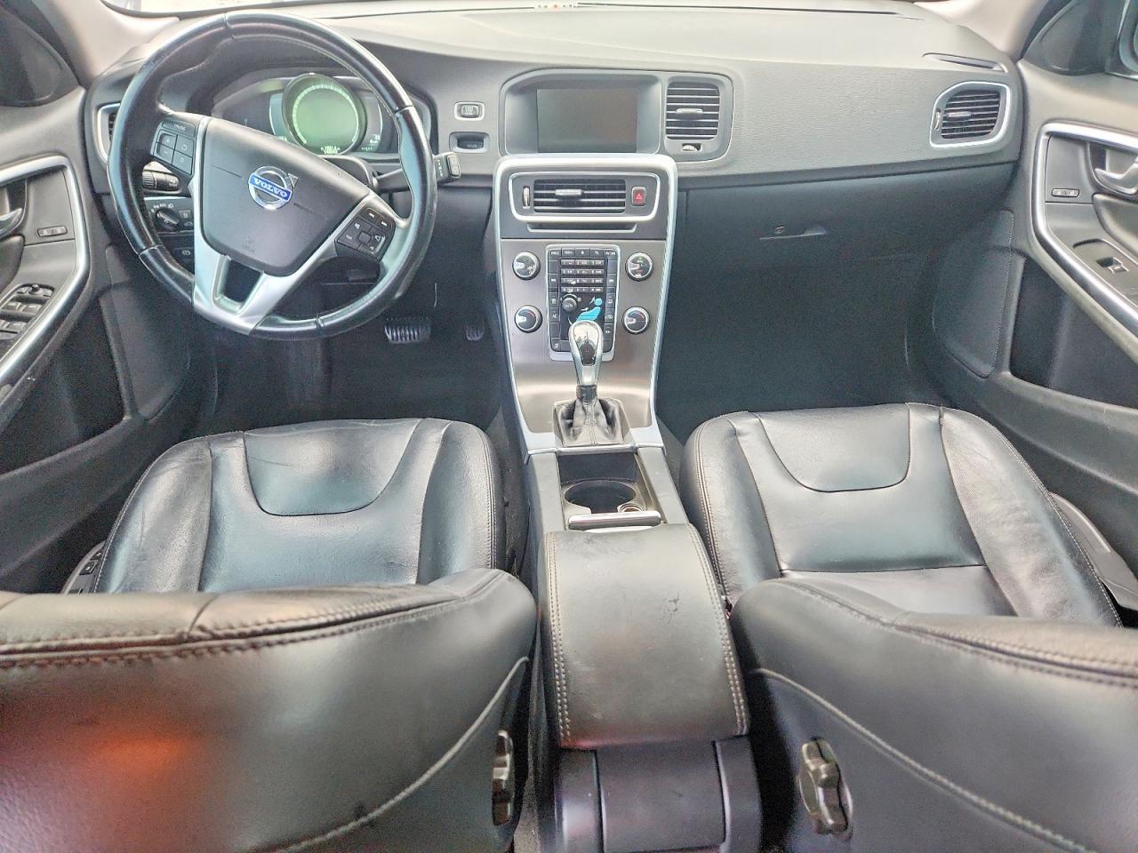 2015 VOLVO V60