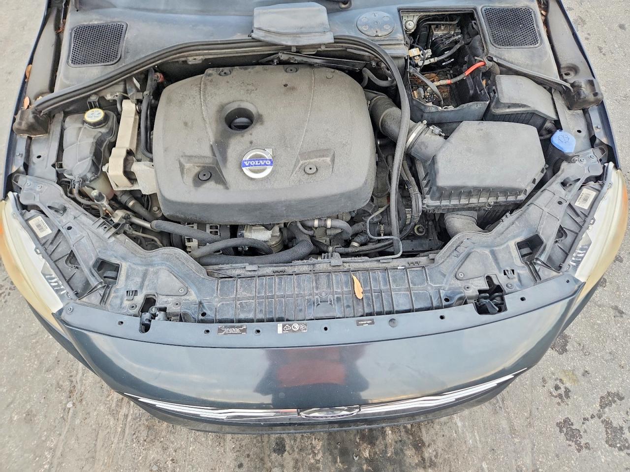 2015 VOLVO V60