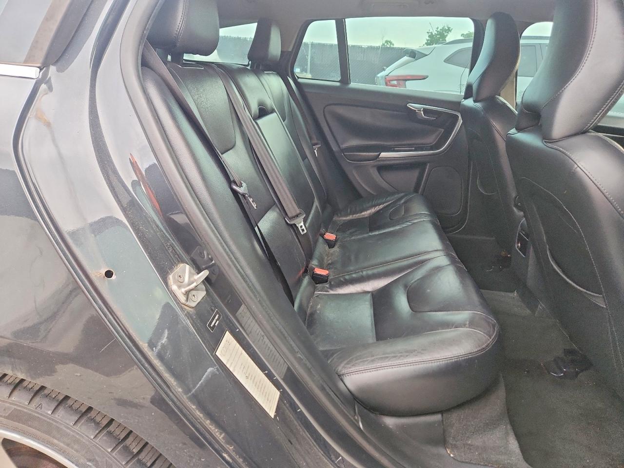 2015 VOLVO V60