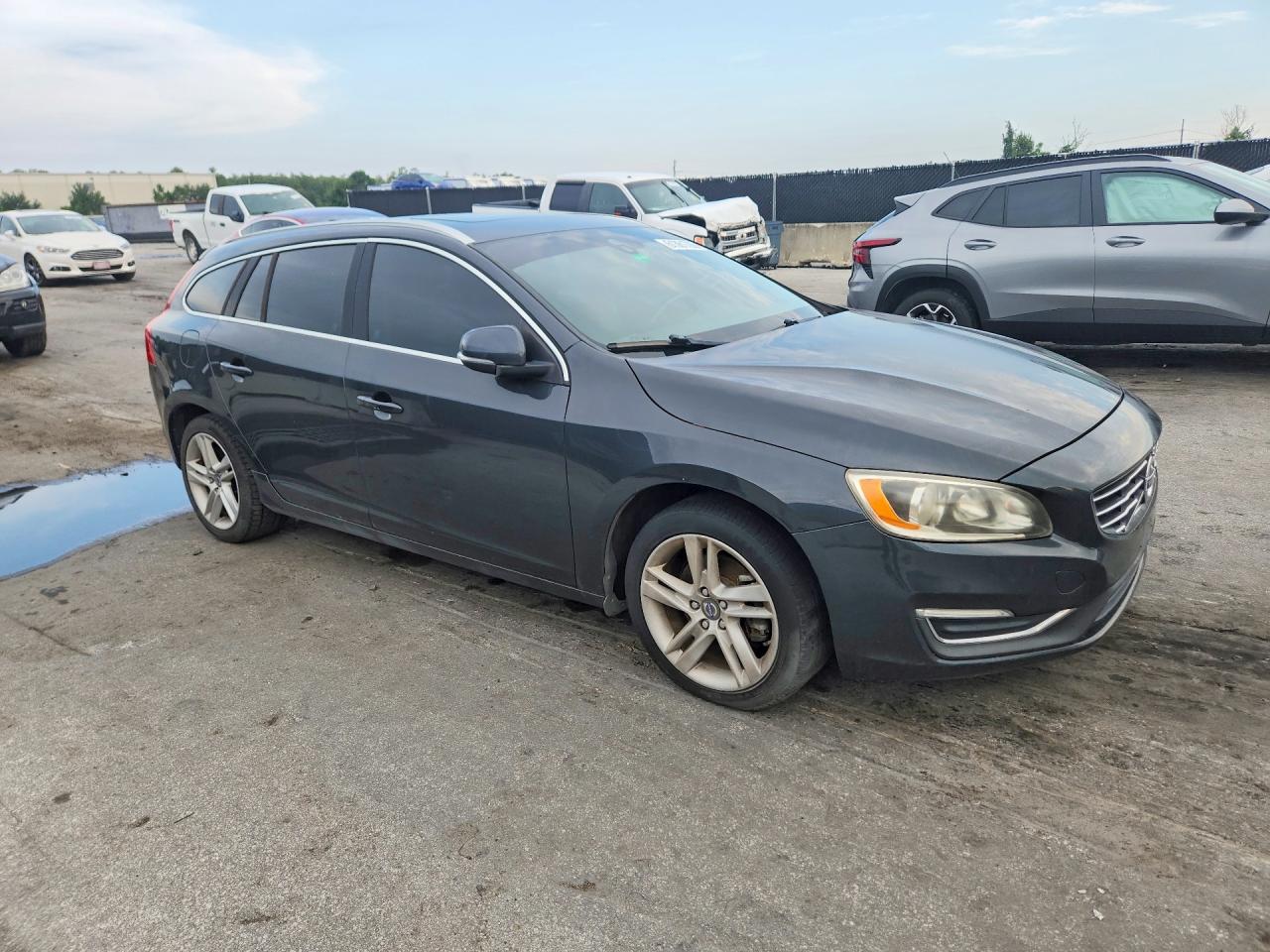 2015 VOLVO V60
