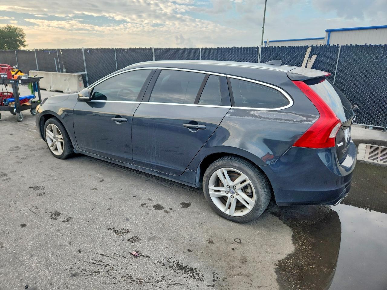 2015 VOLVO V60