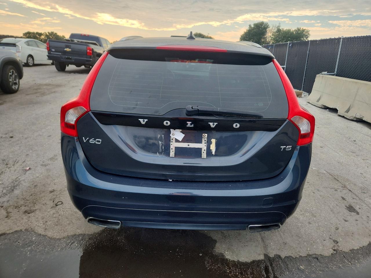2015 VOLVO V60