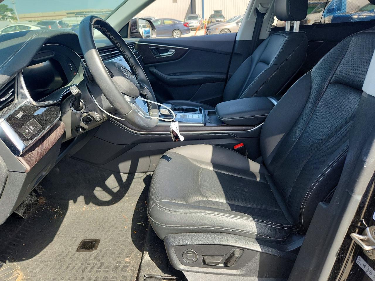 2023 AUDI Q8